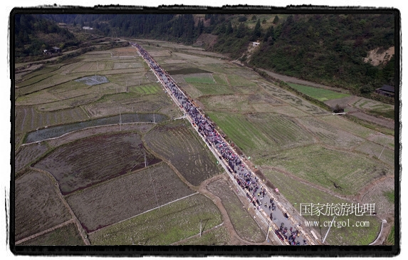 1700桌合攏宴，總長3.7公里，10380人同桌就餐，創(chuàng)歷史之最