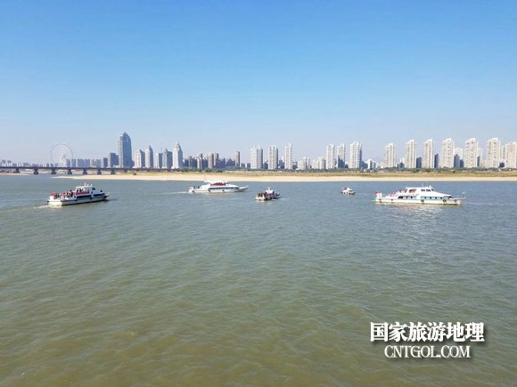 江西開展呵護(hù)一湖清水，嚴(yán)厲打擊非法采砂行動（圖）