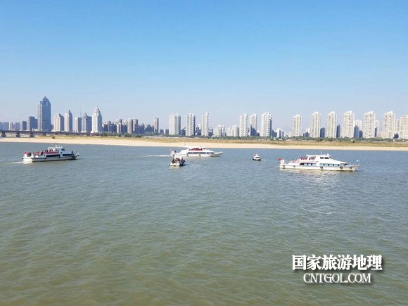 江西開展呵護(hù)一湖清水，嚴(yán)厲打擊非法采砂行動（圖）